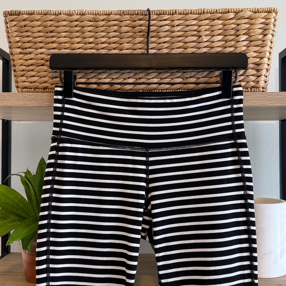Athleta Mid-Rise Chaturanga Capri Legging Black and White Stripe, Small - Picture 4 of 12